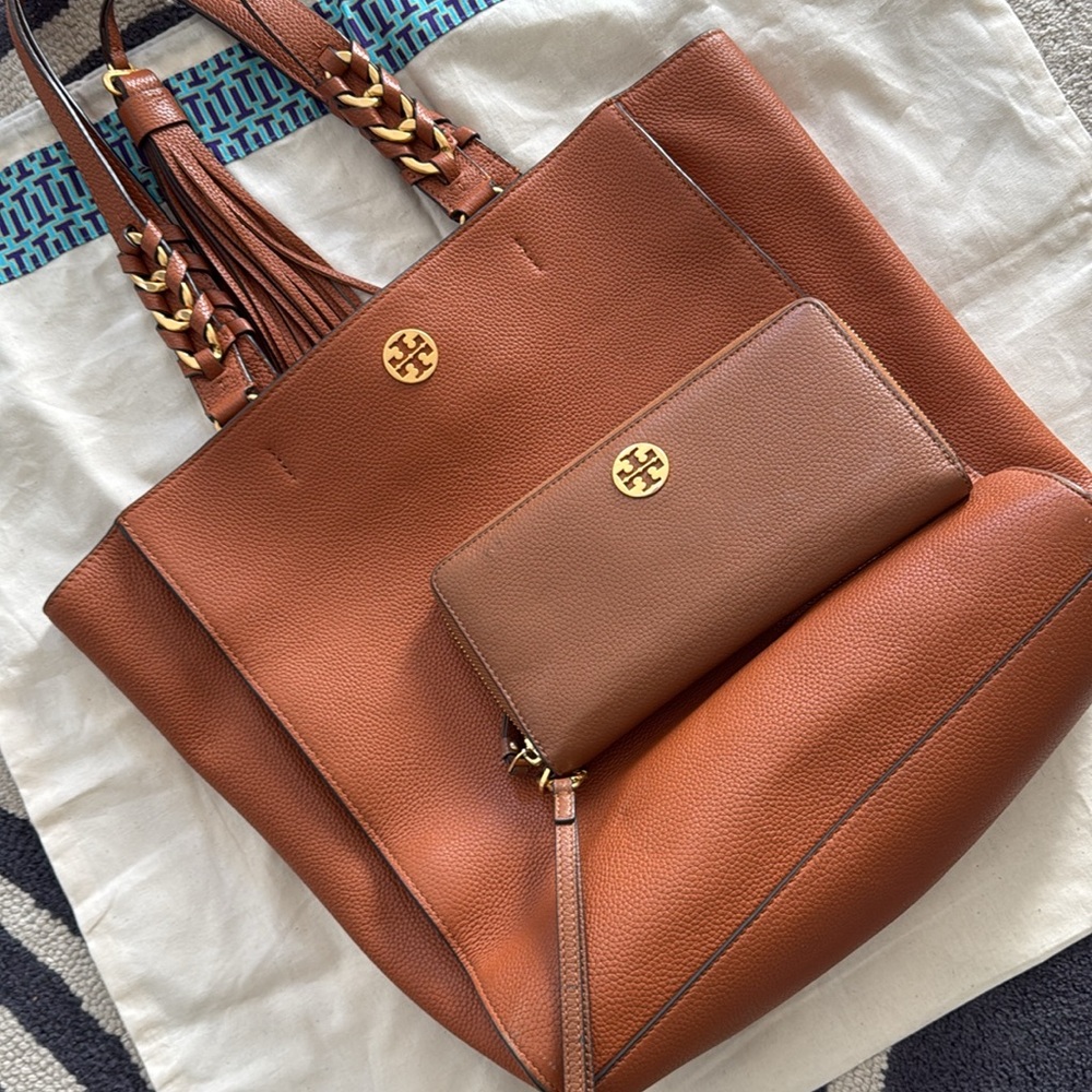 TORY BURCH Leather Wallet & Tote Bag. - Picture 1 of 16